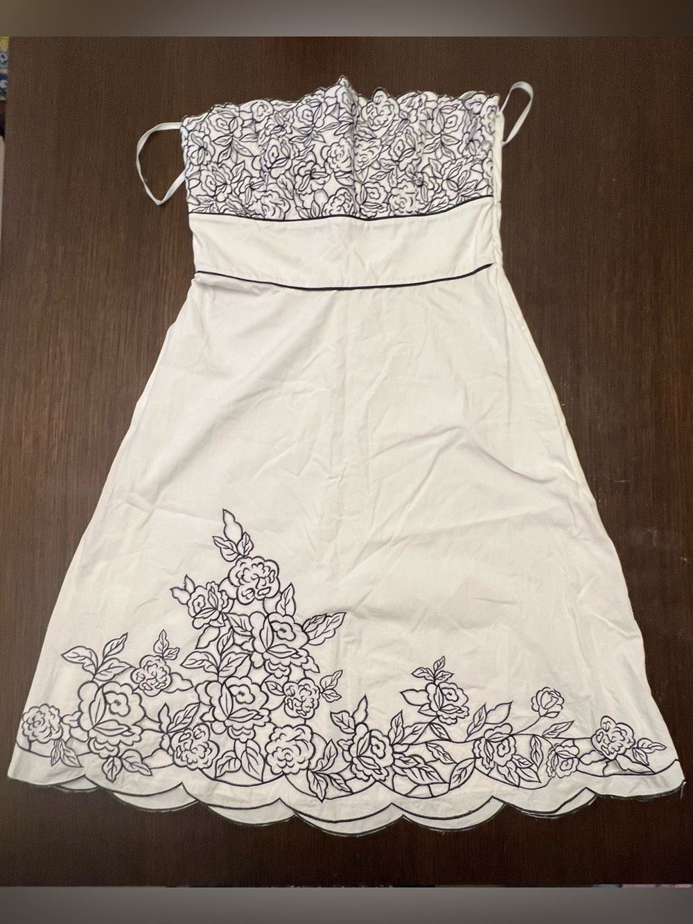 WHBM sz 10 Strapless Embroidered Floral Scallop Hem 100% Cotton Dress